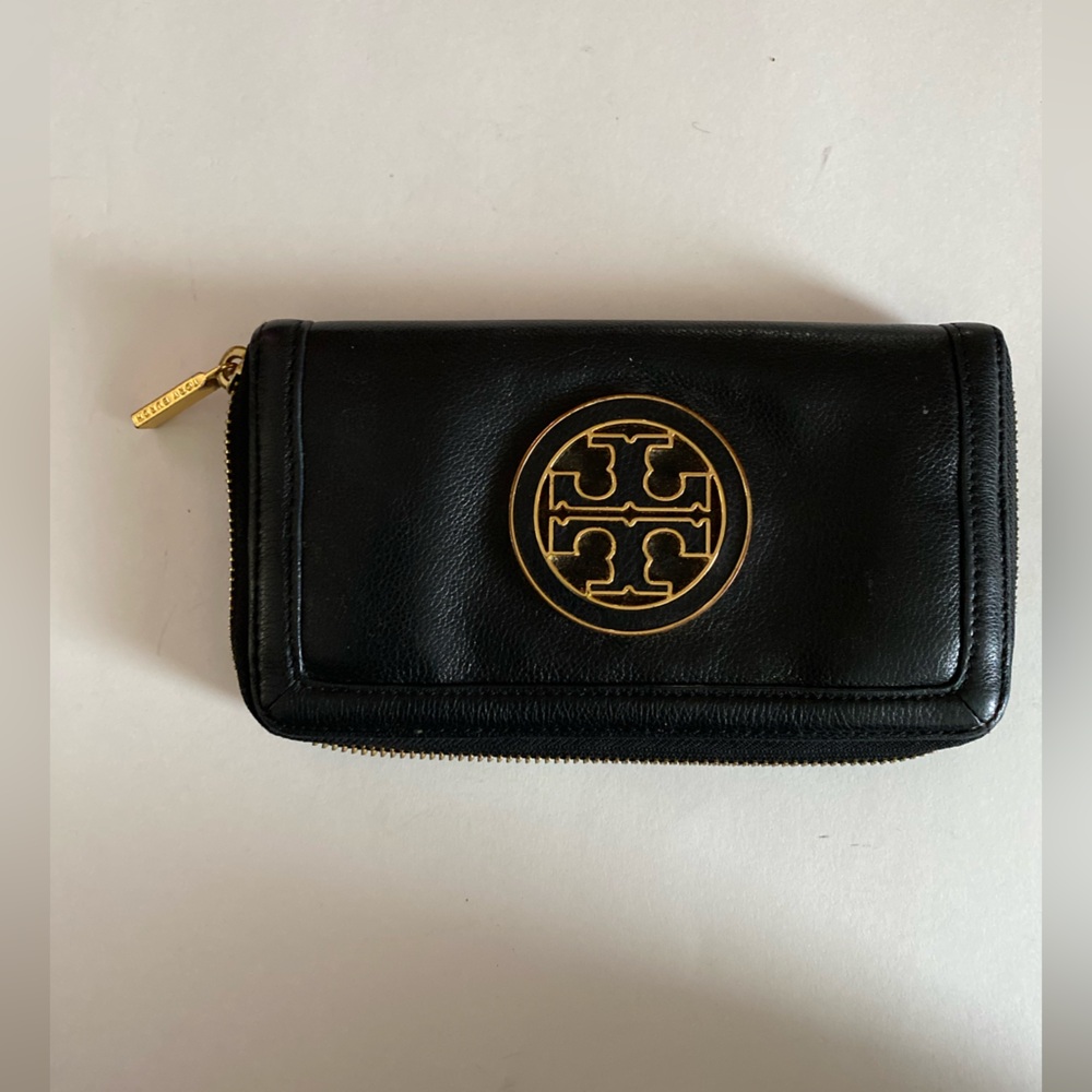 Tory Burch Amanda Zip Around Continental Wallet Genuine Pebbled Leather Black